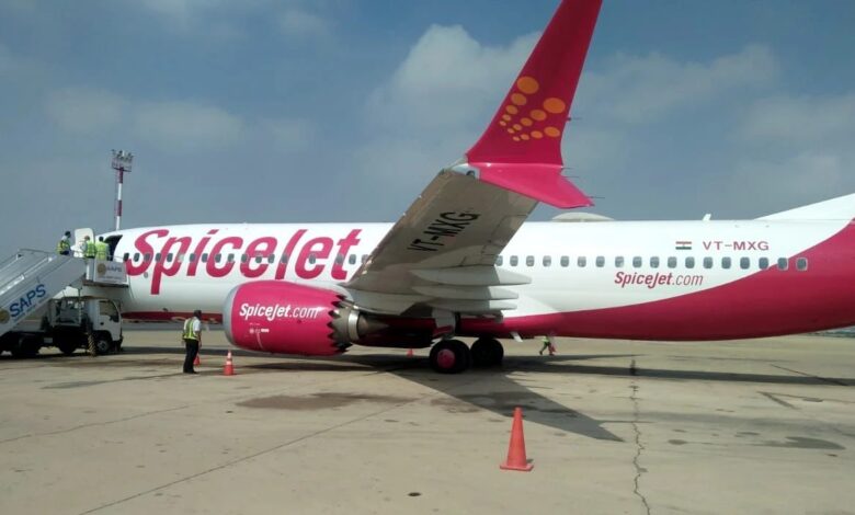 SpiceJet ત્રણ વિમાન ભાડે આપનારાઓ, ભૂતપૂર્વ પાઇલટે સ્પાઇસજેટ સામે નાદારીની અરજી દાખલ કરી