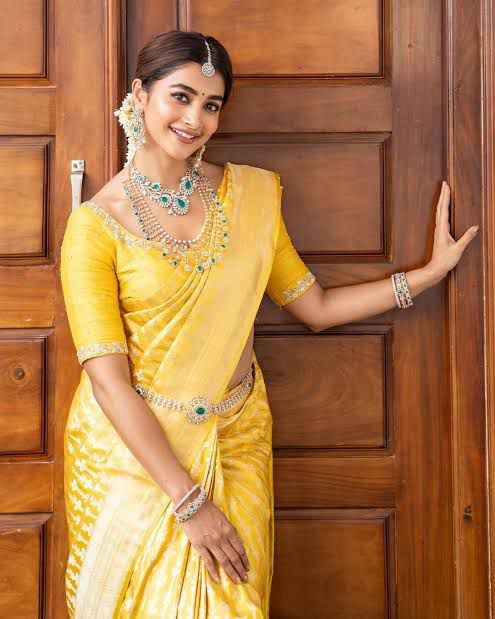 हुकस्टेप क्वीन बनी पूजा हेगड़े रेट्रो के "कनीमा" सॉंग के लिरिकल वीडियो ने हासिल किए 40 मिलियन से अधिक व्यूज़!