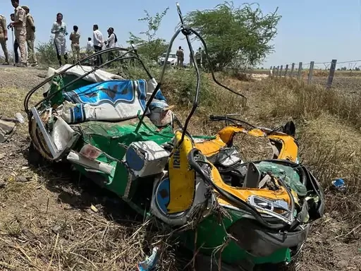 રાધનપુર હાઇવે પર STની અડફેટે આવેલી રિક્ષાનો કચ્ચરઘાણ, 6નાં મોત
