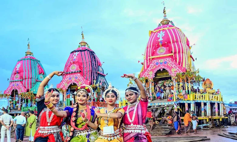 પુરી તેના ઐતિહાસિક મંદિરો, સુંદર દરિયાકિનારા અને સાંસ્કૃતિક વારસા માટે પ્રખ્યાત છે. 1 પુરી તેના ઐતિહાસિક મંદિરો, સુંદર દરિયાકિનારા અને સાંસ્કૃતિક વારસા માટે પ્રખ્યાત છે.