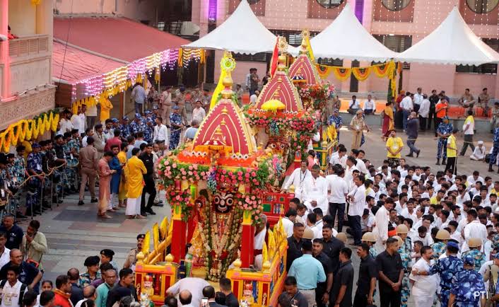 અમદાવાદની 148મી રથયાત્રામાં આ 4 ઐતિહાસિક ઘટનાઓ બની, પહેલાં આવું ક્યારેય નથી બન્યું 1 અમદાવાદની 148મી રથયાત્રામાં આ 4 ઐતિહાસિક ઘટનાઓ બની, પહેલાં આવું ક્યારેય નથી બન્યું