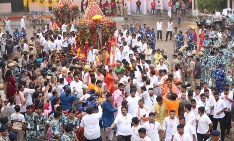 VIDEO: રથયાત્રા દરમિયાન ખાડિયામાં ગજરાજ બેકાબૂ, ભક્તોમાં અફરાતફરી