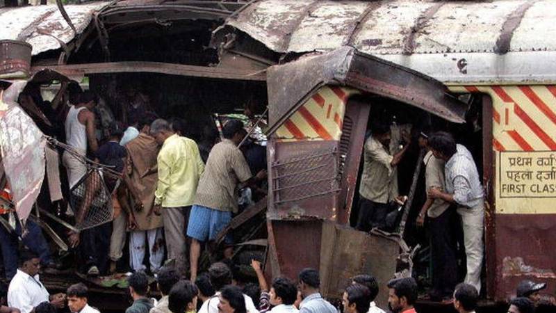 2006 મુંબઈ લોકલ ટ્રેન બ્લાસ્ટમાં બોમ્બે હાઈકોર્ટનો મોટો નિર્ણય, તમામ 12 આરોપીઓને નિર્દોષ જાહેર કરાયા 1 thenewsdk.in
