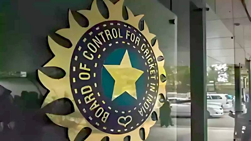 BCCI ઓફિસમાં સુરક્ષા ગાર્ડ જ બન્યો ચોર, લાખોની કિંમતની IPL જર્સી કરી ચોરી, CCTVએ ખોલ્યો રાજ 1 thenewsdk.in