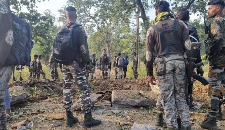 Chhattisgarh IED Blast: છત્તીસગઢના બીજાપુરમાં ભયંકર IED બ્લાસ્ટમાં એક જવાન શહીદ, 3 ઈજાગ્રસ્ત 1 thenewsdk.in