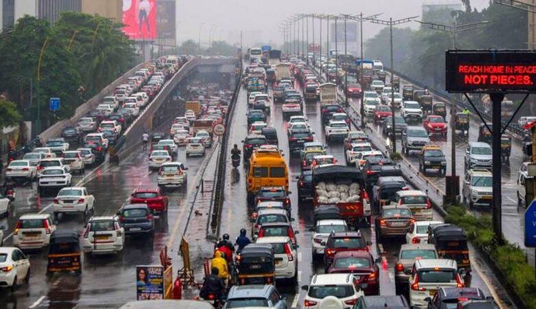 Mumbai Heavy Rainfall Alert: મુંબઈમાં ભારે વરસાદથી જનજીવન પ્રભાવિત, ચેતવણી વચ્ચે શાળાઓ અને કોલેજો બંધ 1 thenewsdk.in