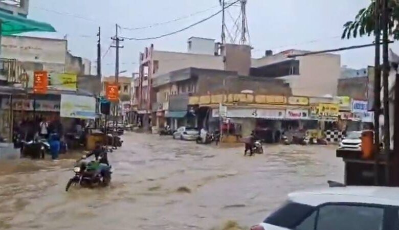 Dwarka: દેવભૂમિ દ્વારકામાં બે કલાકમાં 5 ઇંચ વરસાદ ત્રાટક્યો, હવામાન વિભાગે રેડ એલર્ટ જાહેર કર્યું 1 thenewsdk.in