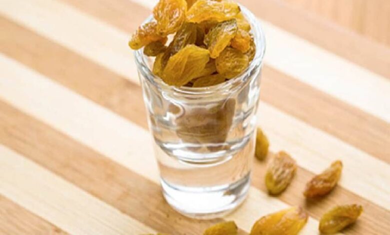Raisin Drinking: ખાલી પેટે કિસમિસનું પાણી પીવાના અઢળક ફાયદા, જાણો એક ક્લિકમાં 1 thenewsdk.in