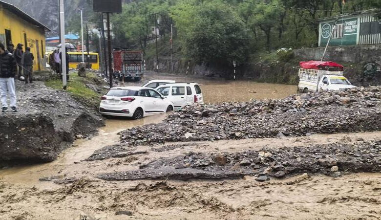 Jammu And Kahsmir : ના રિયાસીમાં ભૂસ્ખલનમાં 7 લોકોના મોત... રામબનમાં વાદળ ફાટવાથી 3 લોકોના મોત 1 thenewsdk.in