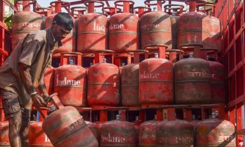 25 લાખ મહિલાઓને મળશે મફત LPG કનેક્શન, સરકારે ઉજ્જવલા યોજનાના વિસ્તરણને આપી મંજૂરી 1 thenewsdk.in