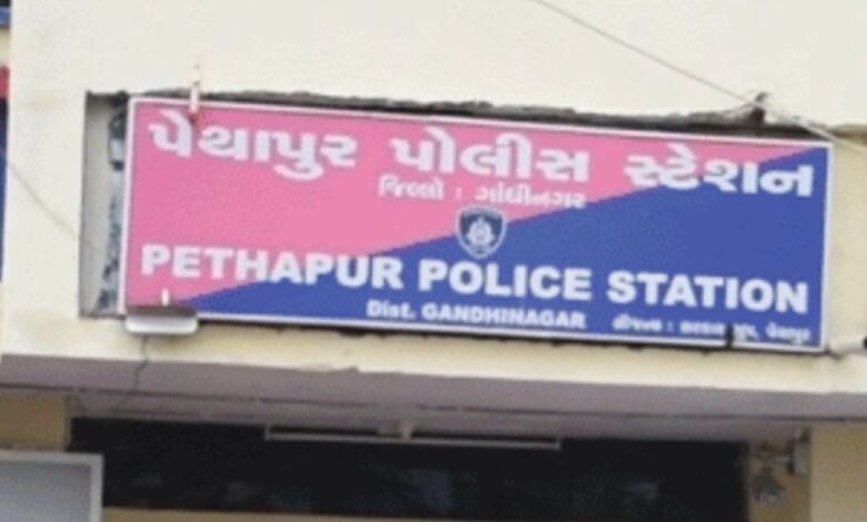 Gandhinagar : પુંદ્રાસણ ચોકડી નજીક ટ્રક અને બાઈક વચ્ચે અકસ્માત, બાઈકચાલકનું સારવાર દરમિયાન મોત 1 thenewsdk.in