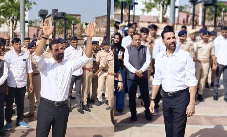 Akshay kumar પહેલી વાર PM મોદીના ગામ ગયા, હાટકેશ્વર મહાદેવ મંદિરના દર્શન કર્યા 1 thenewsdk.in