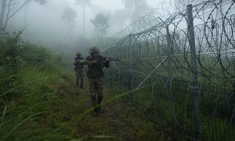 Jammu Kashmir : કુપવાડામાં LoC પારથી આવતા 2 આતંકવાદીઓ ઠાર, મોટી આતંકવાદી યોજના નિષ્ફળ 1 thenewsdk.in