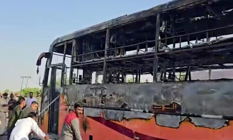 Jodhpurમાં ભયાનક માર્ગ અકસ્માત, બસમાં આગ લાગતાં 10-12 લોકોના મોતની આશંકા 1 thenewsdk.in