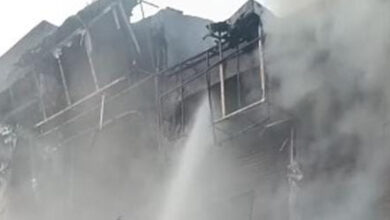 Ahmedabadના બાપુનગર માર્કેટમાં ભીષણ આગ: ભીડભંજન માર્કેટમાં 8 દુકાનો બળીને ખાખ 1 thenewsdk.in