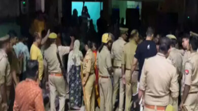 Accident : કાર ડ્રાઇવરે કાબુ ગુમાવતા ઘરની બહાર બેઠેલા લોકોને અડફેટે લીધા, 5ના મોત અને 2 ઘાયલ 3 thenewsdk.in