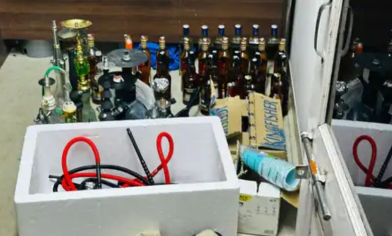 અમદાવાદમાં ફાર્મ પર હાઇપ્રોફાઇલ રેવ પાર્ટી પર પોલીસની રેડ, 13 NRI સહિત 15 લોકો ઝડપાયા 1 thenewsdk.in