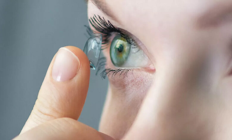 Eyes contact lenses: વધતા પ્રદૂષણમાં લોકોને કોન્ટેક્ટ લેન્સ પહેરવા જોઈએ કે નહીં ? 1 thenewsdk.in