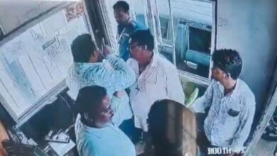 કર્ણાટકમાં ટોલ પ્લાઝાના કર્મચારી પર ભાજપ નેતાના પુત્રની દાદાગીરી : CCTV વીડિયો વાયરલ 2 thenewsdk.in