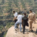 Pavagadh Navratri tragedy : પાવાગઢમાં એક ભૂલ પડી ભારે! જોખમી રસ્તે જતાં 1000 ફૂટ ઊંડી ખીણમાં પડ્યો યુવક, કરુણ મોત